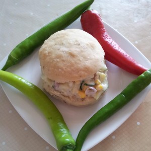 Aranjament salata de legume in chifla