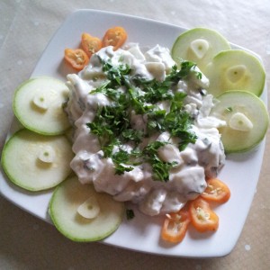 Salata cu fasole verde, dovlecei si usturoi