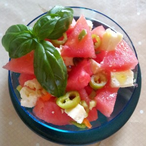 Salata de lubenita, telemea si ardei iute