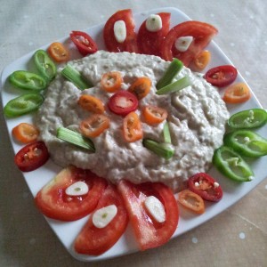 Salata de vinete, rosii, ardei iute